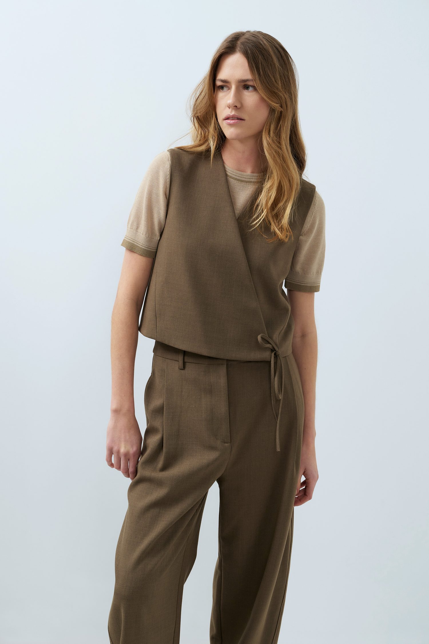 Yaya gilet in olijf met bijpassende pantalon